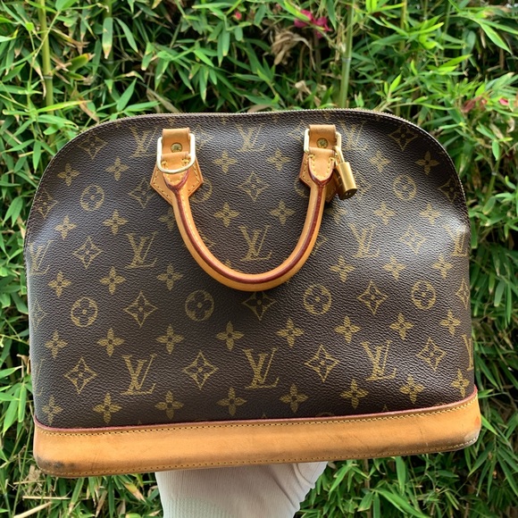 Louis Vuitton Handbags - Genuine LOUIS VUITTON ALMA Monogram handbag purse